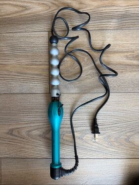 BedHead Teal and White Beaded Curling Wand
